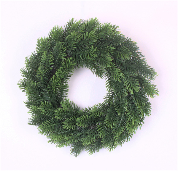 Christmas Wreaths Decorations.jpg