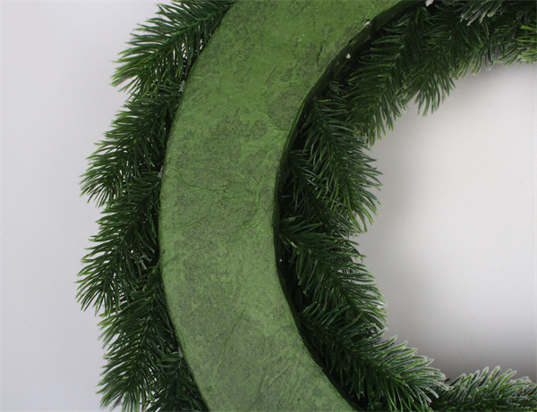 Christmas wreaths storage snow finish.jpgChristmas Wreaths Storage Snow Finish.jpg